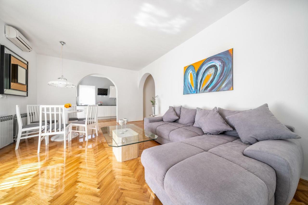 Apartments And Room Anka Vodice Exterior foto
